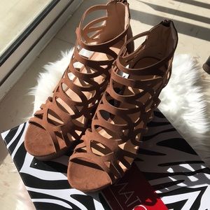 Hot Tomato Brown/Tan Wedges